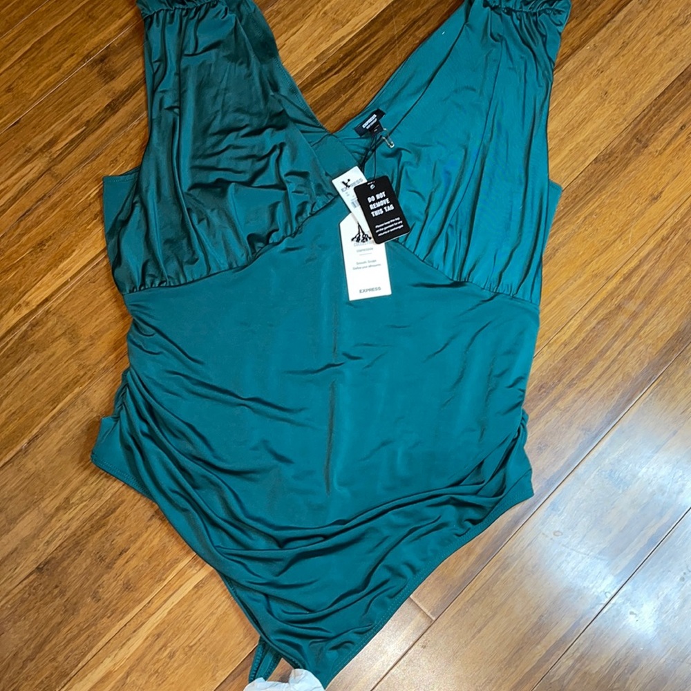 NWT. Emerald Green body suit. Size XL. Express
